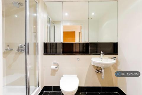 2 bedroom flat to rent, Howard Building, London, SW11