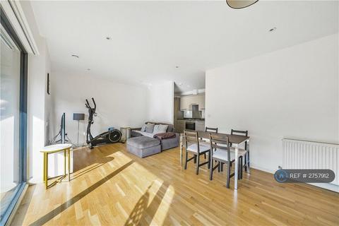 2 bedroom flat to rent, Tulip Court, London, NW9