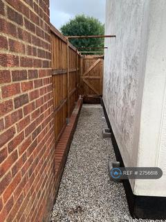 2 bedroom flat to rent, High Street, Maldon, CM9