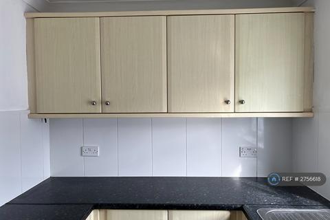 2 bedroom flat to rent, High Street, Maldon, CM9