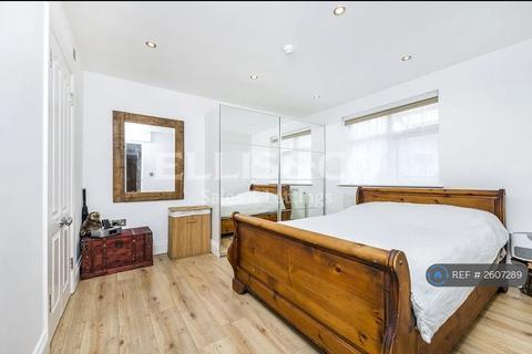 3 bedroom flat to rent, Renters Ave, London, NW4