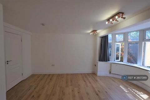 3 bedroom flat to rent, Renters Ave, London, NW4