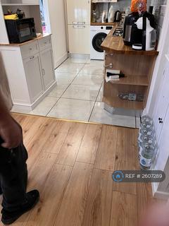 3 bedroom flat to rent, Renters Ave, London, NW4