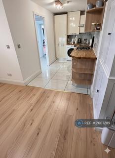 3 bedroom flat to rent, Renters Ave, London, NW4