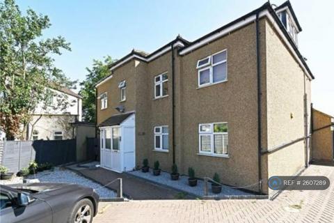 3 bedroom flat to rent, Renters Ave, London, NW4
