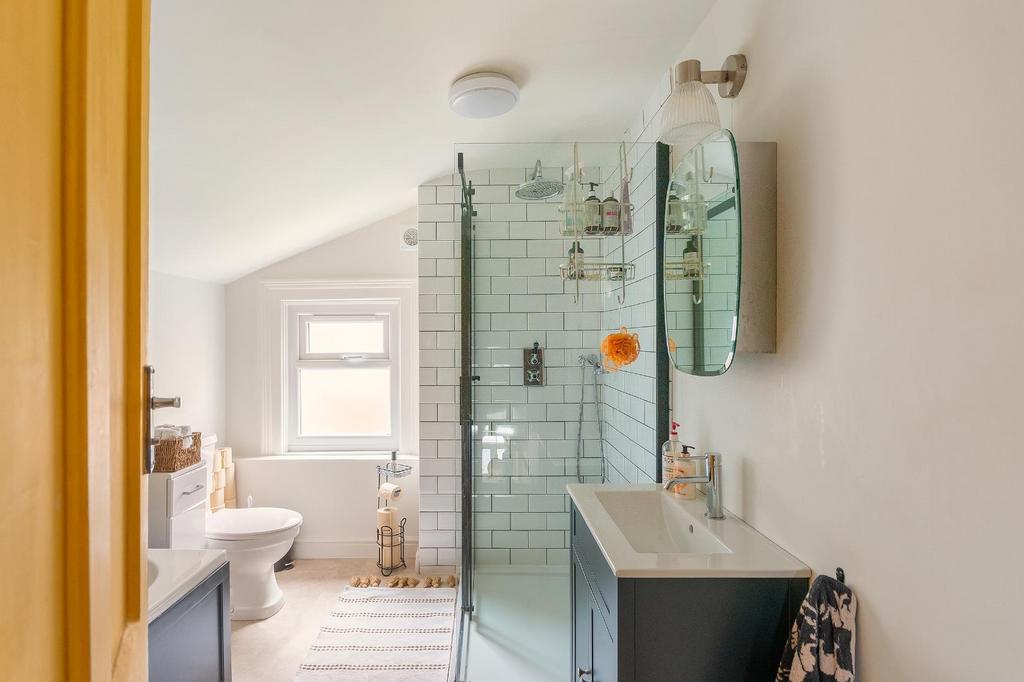 6 C3 RGK - Bathroom C.jpg