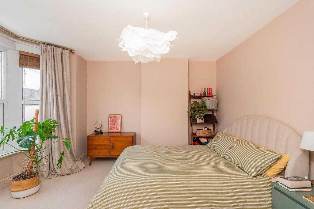 6 C3 RGK - Bedroom F.jpg