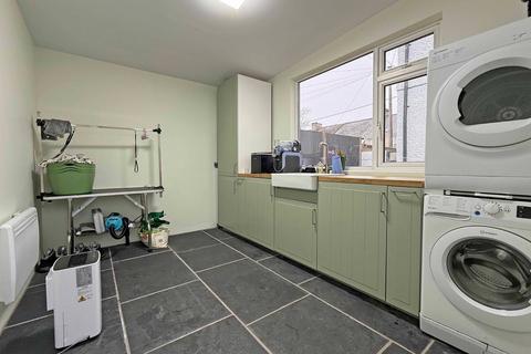 3 bedroom detached house for sale, Station Road, Llanrug, Caernarfon, Gwynedd, LL55