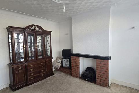 4 bedroom terraced house to rent, Chadwell Heath Lane, Romford RM6