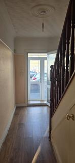 4 bedroom terraced house to rent, Chadwell Heath Lane, Romford RM6