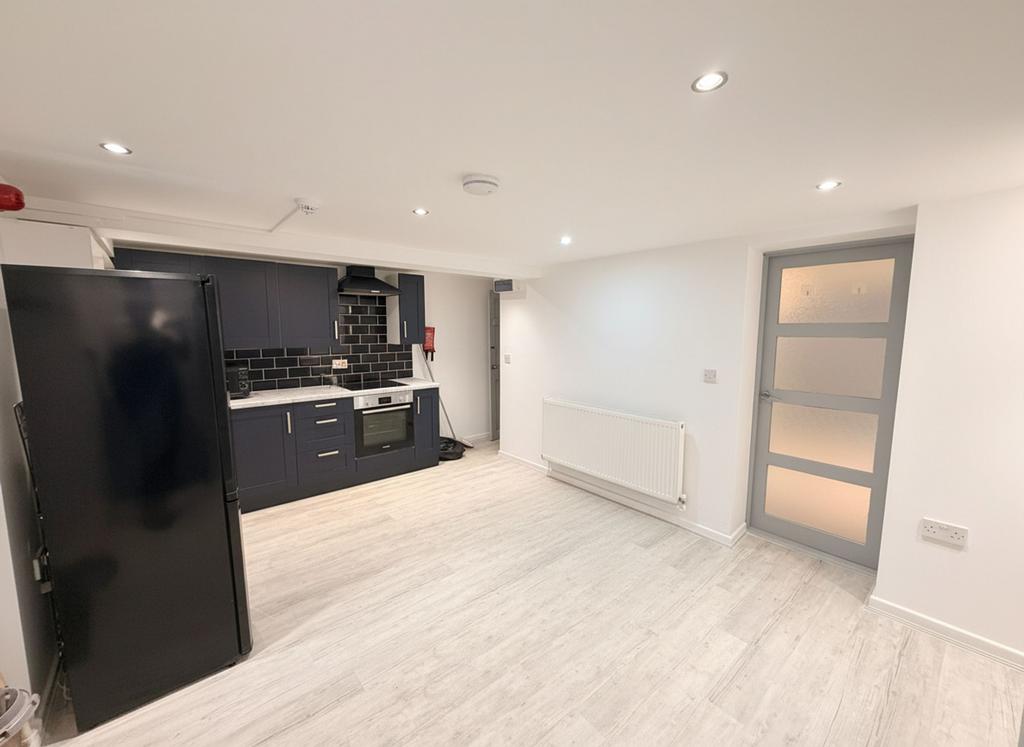 Kitchen &amp; Living Area