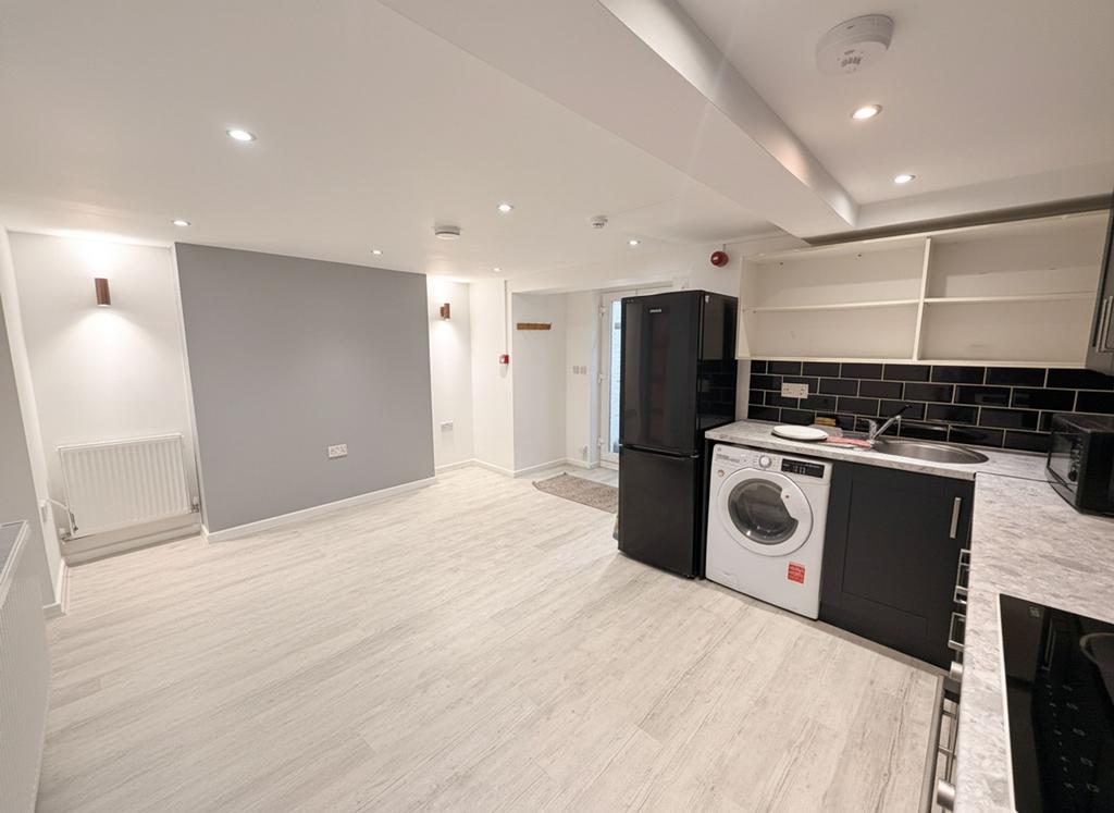 Kitchen &amp; Living Area