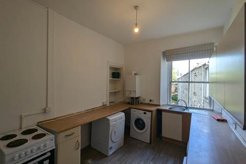 4 bedroom flat to rent, 38 T/R Seafield Road, ,
