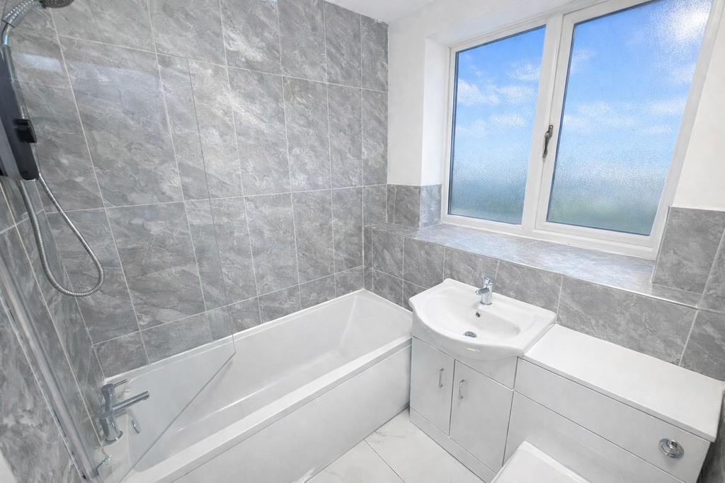Bathroom 1.jpg