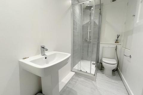 2 bedroom terraced house to rent, Elveden Close, Bushmead, Luton, LU2 7FF