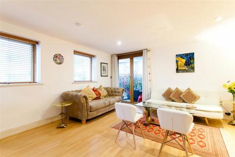 1 bedroom apartment to rent, 1 Newton Place, Westferry E14