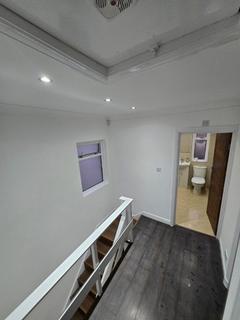 3 bedroom detached house to rent, Sandhurst Drive, Seven Kings, Ilford, London, IG3 9DB