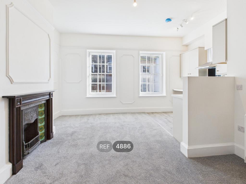 Kitchen/Living area