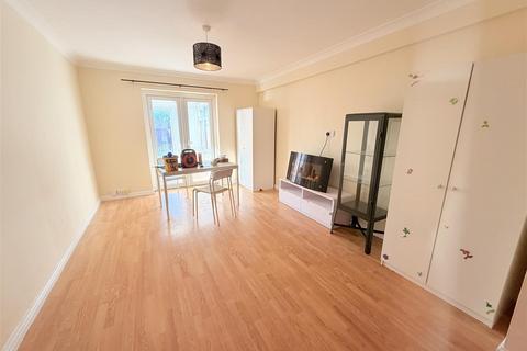 3 bedroom terraced house to rent, Ravensworth Road, Nottingham NG6