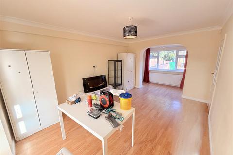 3 bedroom terraced house to rent, Ravensworth Road, Nottingham NG6