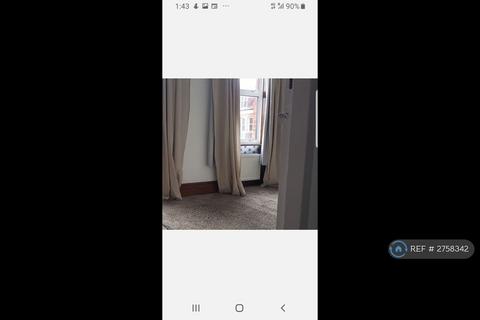 2 bedroom flat to rent, Rokesly Avenue, London, N8