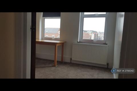 2 bedroom flat to rent, Rokesly Avenue, London, N8