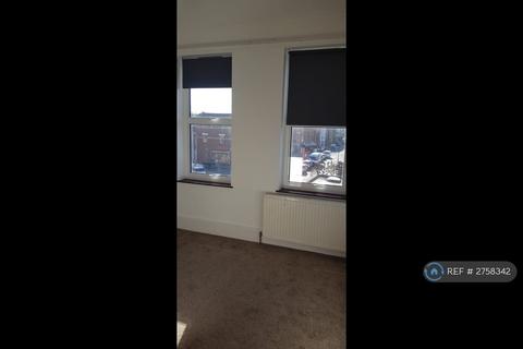 2 bedroom flat to rent, Rokesly Avenue, London, N8