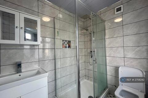 5 bedroom detached house to rent, Caxton Road, Manchester, M14