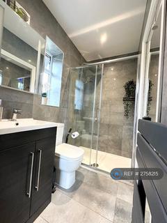 1 bedroom in a house share to rent, Grove Park Road, London, SE9