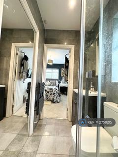 1 bedroom in a house share to rent, Grove Park Road, London, SE9