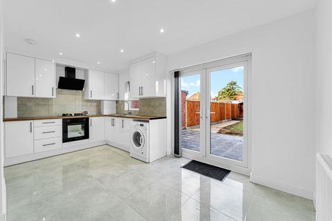 4 bedroom terraced house to rent, Elmer Gardens, Isleworth TW7