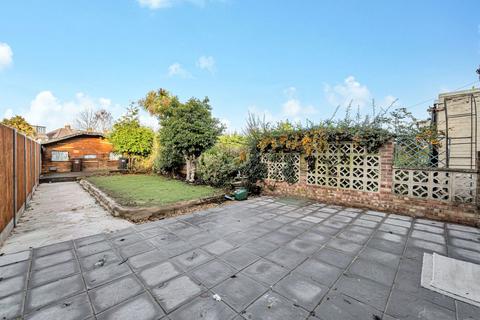 4 bedroom terraced house to rent, Elmer Gardens, Isleworth TW7