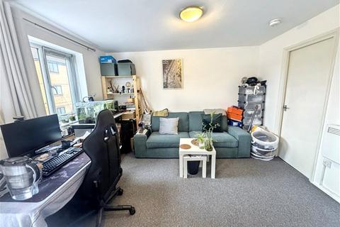 Studio to rent, Alan Hocken Way, West Ham