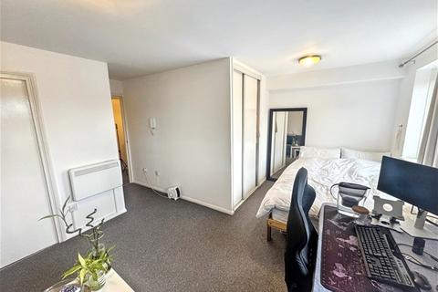 Studio to rent, Alan Hocken Way, West Ham
