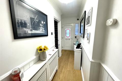4 bedroom semi-detached house for sale, Lancaster Road, Rayleigh, Essex, SS6
