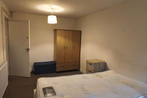 1 bedroom in a house share to rent, Harkness Drive, Canterbury