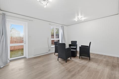 2 bedroom flat to rent, Basque Court, London SE16