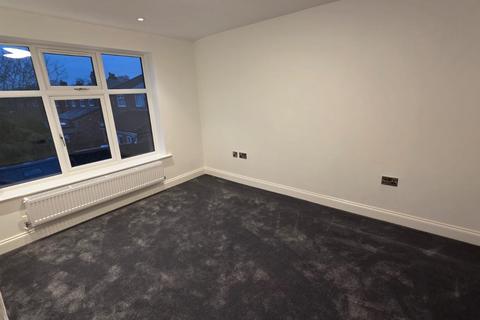 4 bedroom flat to rent, Ryebank Road M16