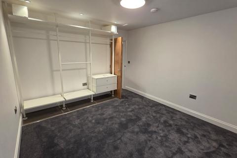 4 bedroom flat to rent, Ryebank Road M16