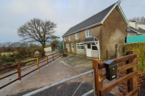 undefined, Clynderwen