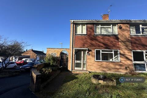 3 bedroom semi-detached house to rent, Monks Close, Farnborough, GU14