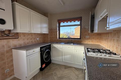 3 bedroom semi-detached house to rent, Monks Close, Farnborough, GU14