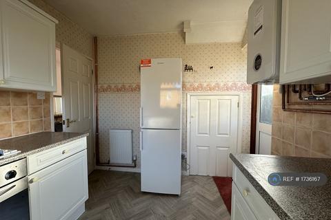 3 bedroom semi-detached house to rent, Monks Close, Farnborough, GU14
