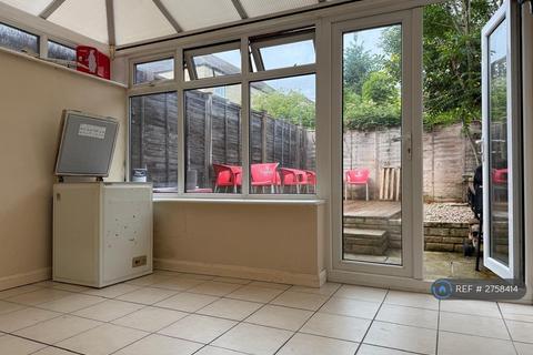 4 bedroom terraced house to rent, Donnington Close, Witney, OX28