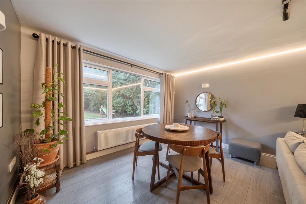 Dining Area:
