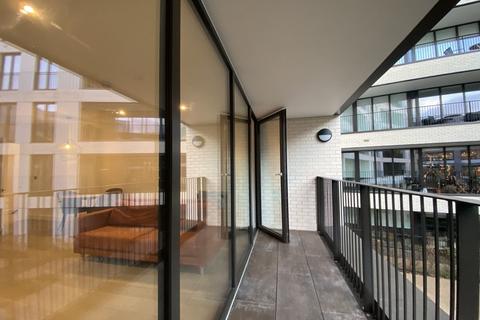 2 bedroom flat to rent, Cremer Street
