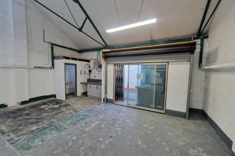 Warehouse to rent, Brockhampton Ln Havant PO9 1JB