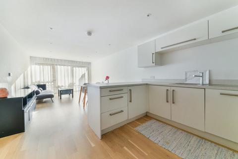 2 bedroom flat to rent, Osiers Street, SW18