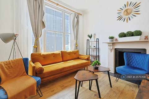 4 bedroom flat to rent, Lillie Road, London, SW6