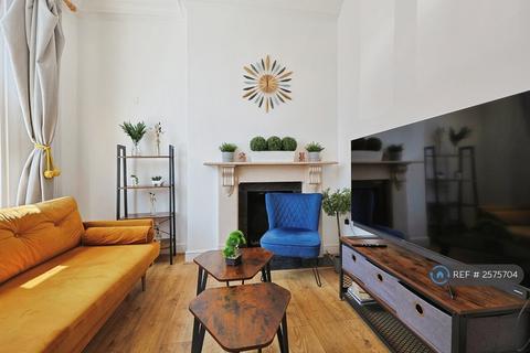 4 bedroom flat to rent, Lillie Road, London, SW6